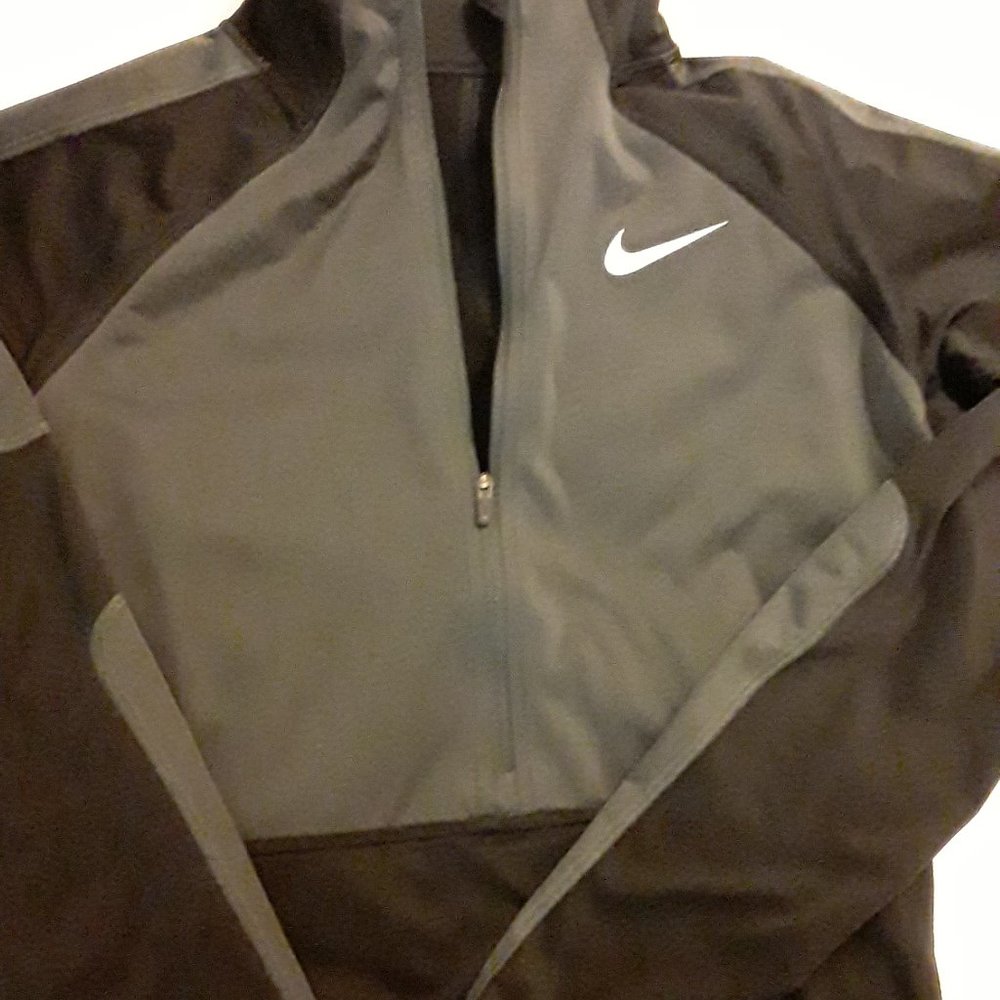 Nike Pro Dry-Fit Women`s Pullover Jacket